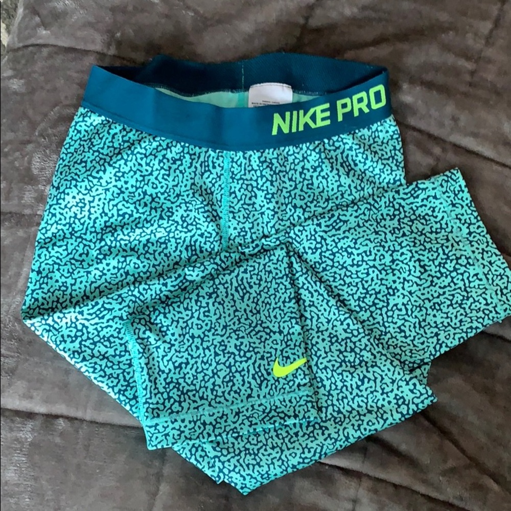 Nike Pro Capri Leggings